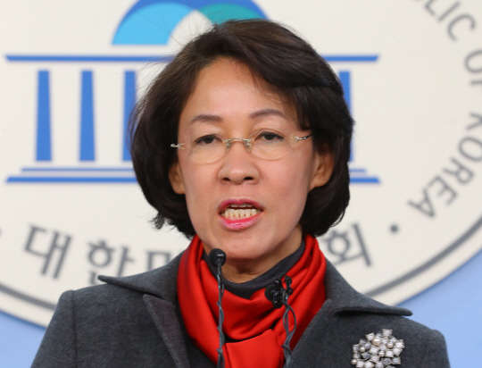 與공관위, 후보등록 마감일에 대구 수성을 이인선 추천       (서울=연합뉴스) 황광모 기자 = 새누리당 공천관리위에서 대구 수성을 우선추천후보로 결정된 이인선 예비후보가 25일 오전 국회에서 기자회견을 하고 있다. 이 예비후보는 새누리당 공관위에서 대구 수성을 지역구에 여성우선추천 후보로 추천 됐지만,  주호영 의원이 당을 상대로 제기한 공천 효력정지 가처분 신청을 법원이 지난 23일 일부 인용하면서 출마가 어려워졌었다. 이날 공관위의 결정으로 이 예비후보는 다시 후보등록을 할 예정이다. 2016.3.25     hkmpooh@yna.co.kr  (끝)